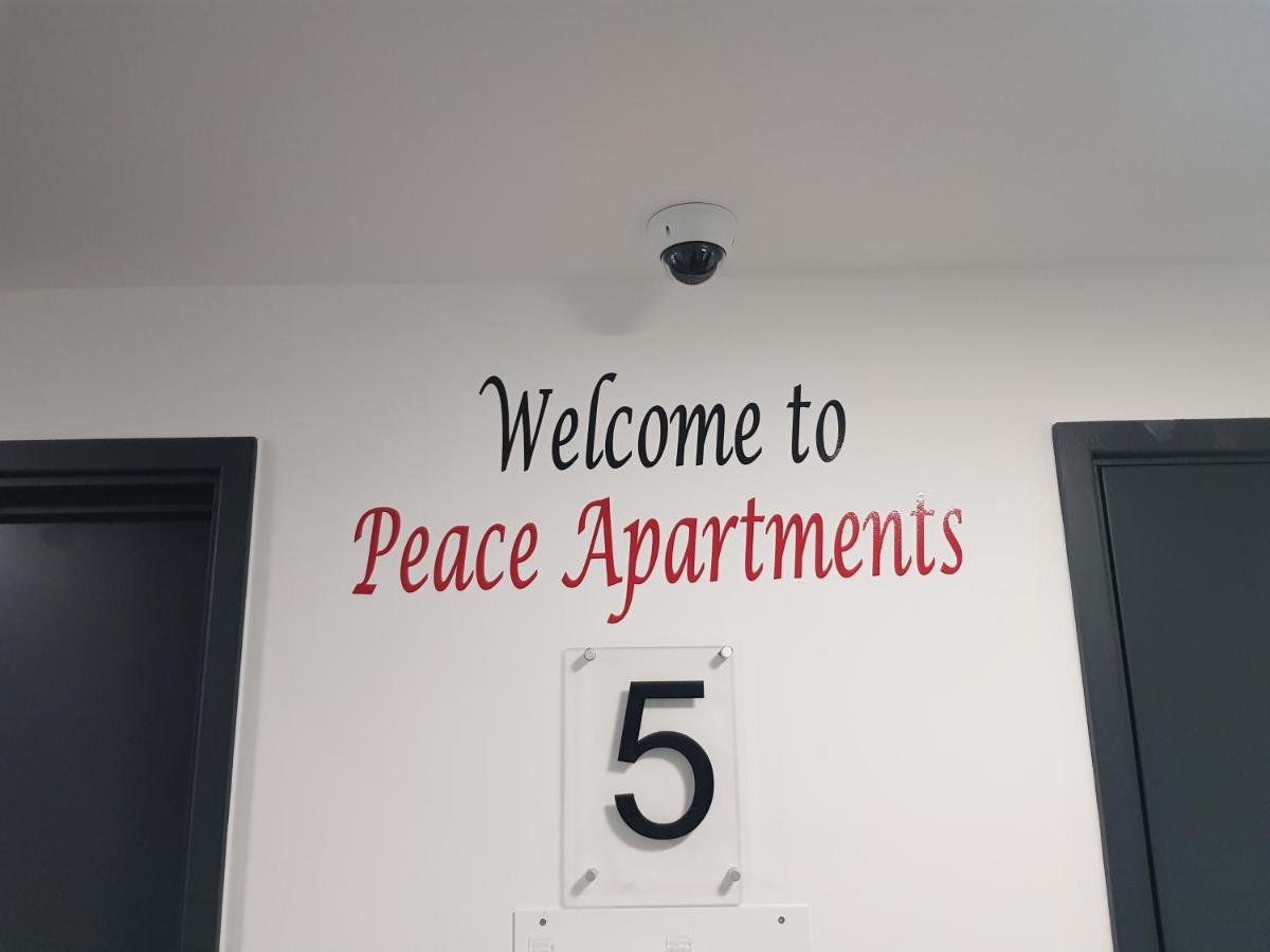 Peace Apartments - Luton Exterior photo